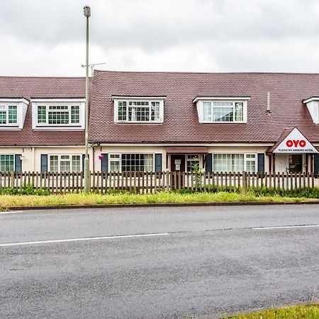 Oyo Flexistay Ambers Gatwick Aparthotel Horley Esterno foto