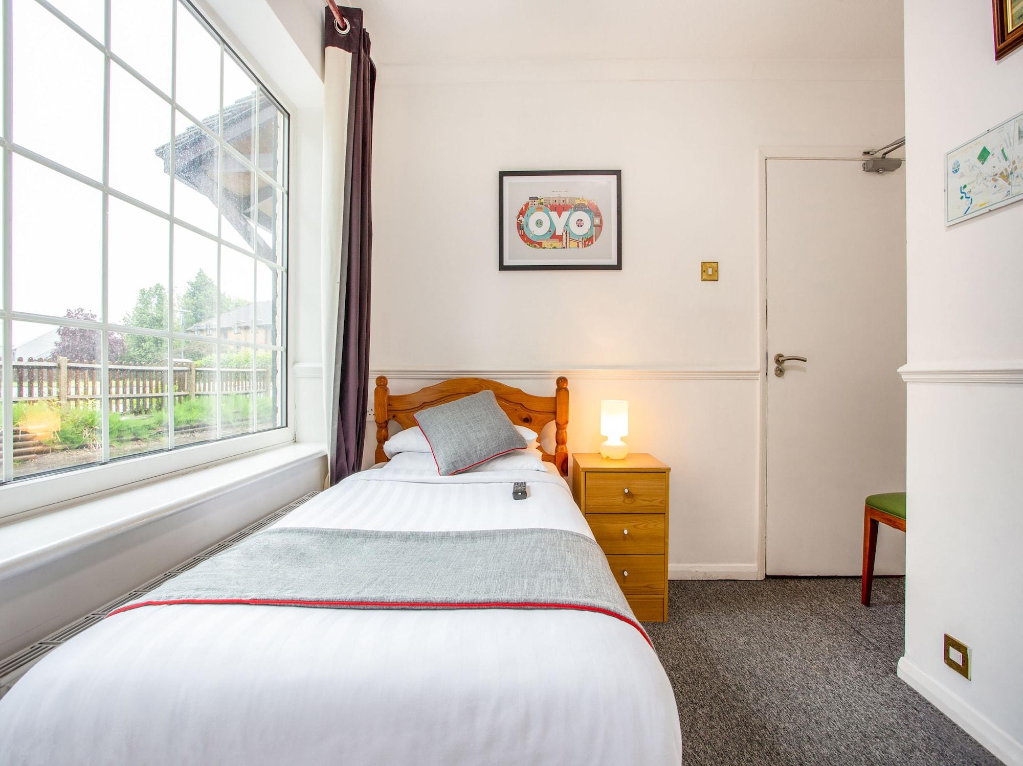 Oyo Flexistay Ambers Gatwick Aparthotel Horley Esterno foto
