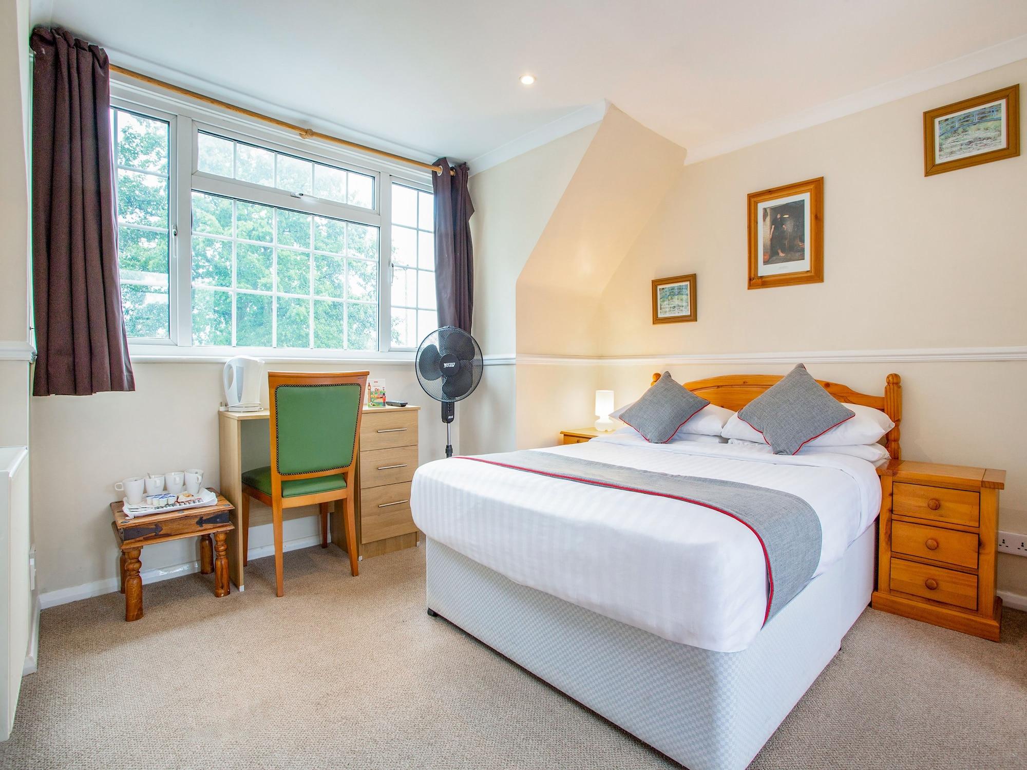 Oyo Flexistay Ambers Gatwick Aparthotel Horley Esterno foto