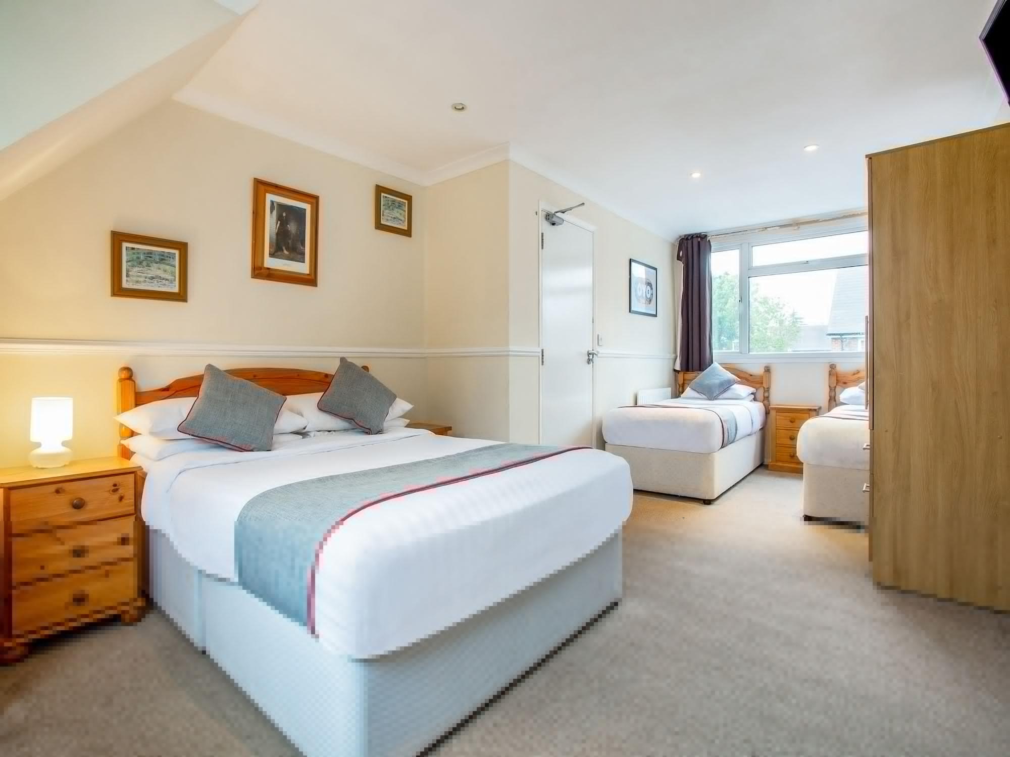 Oyo Flexistay Ambers Gatwick Aparthotel Horley Esterno foto