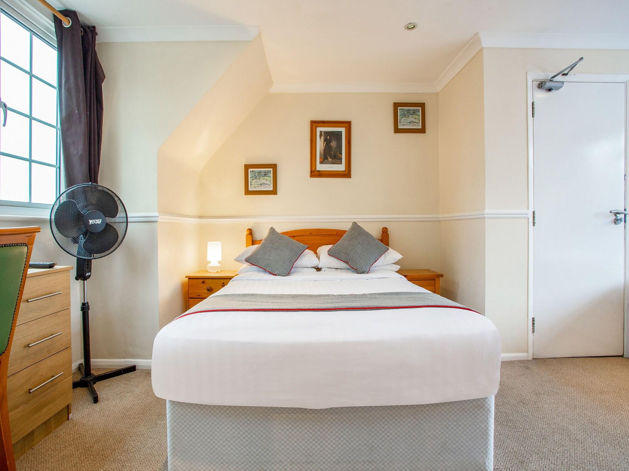 Oyo Flexistay Ambers Gatwick Aparthotel Horley Esterno foto