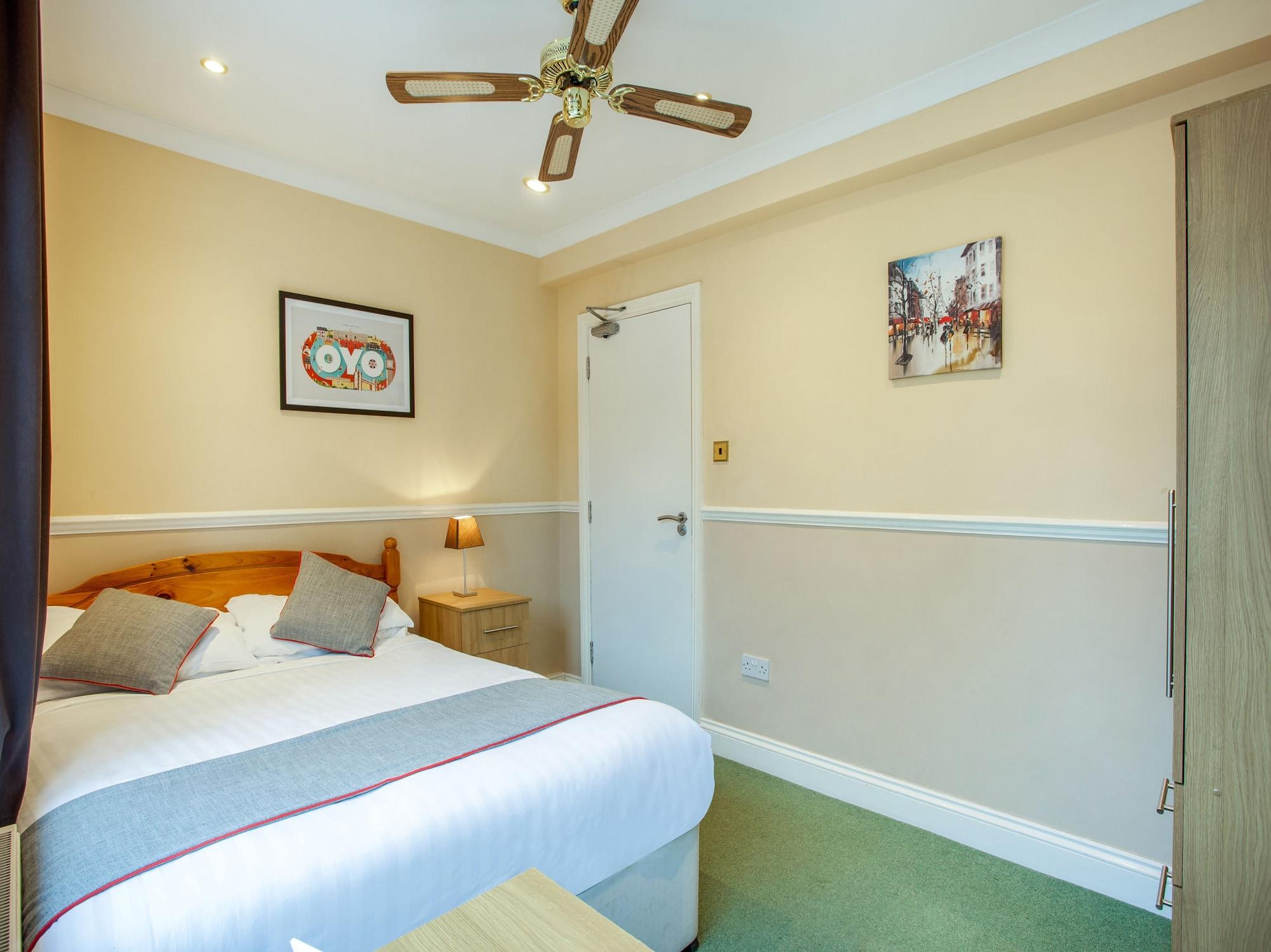 Oyo Flexistay Ambers Gatwick Aparthotel Horley Esterno foto