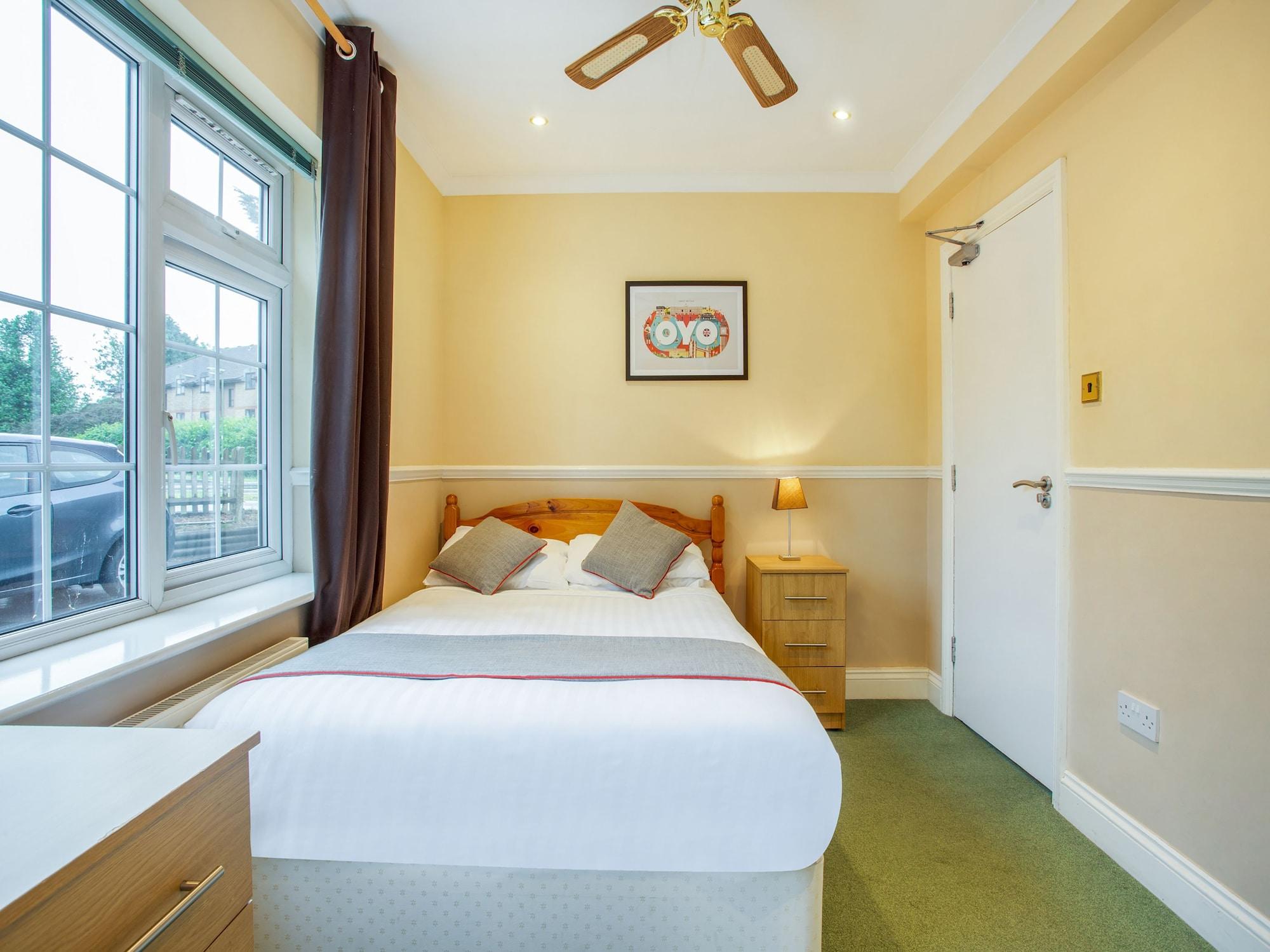 Oyo Flexistay Ambers Gatwick Aparthotel Horley Esterno foto