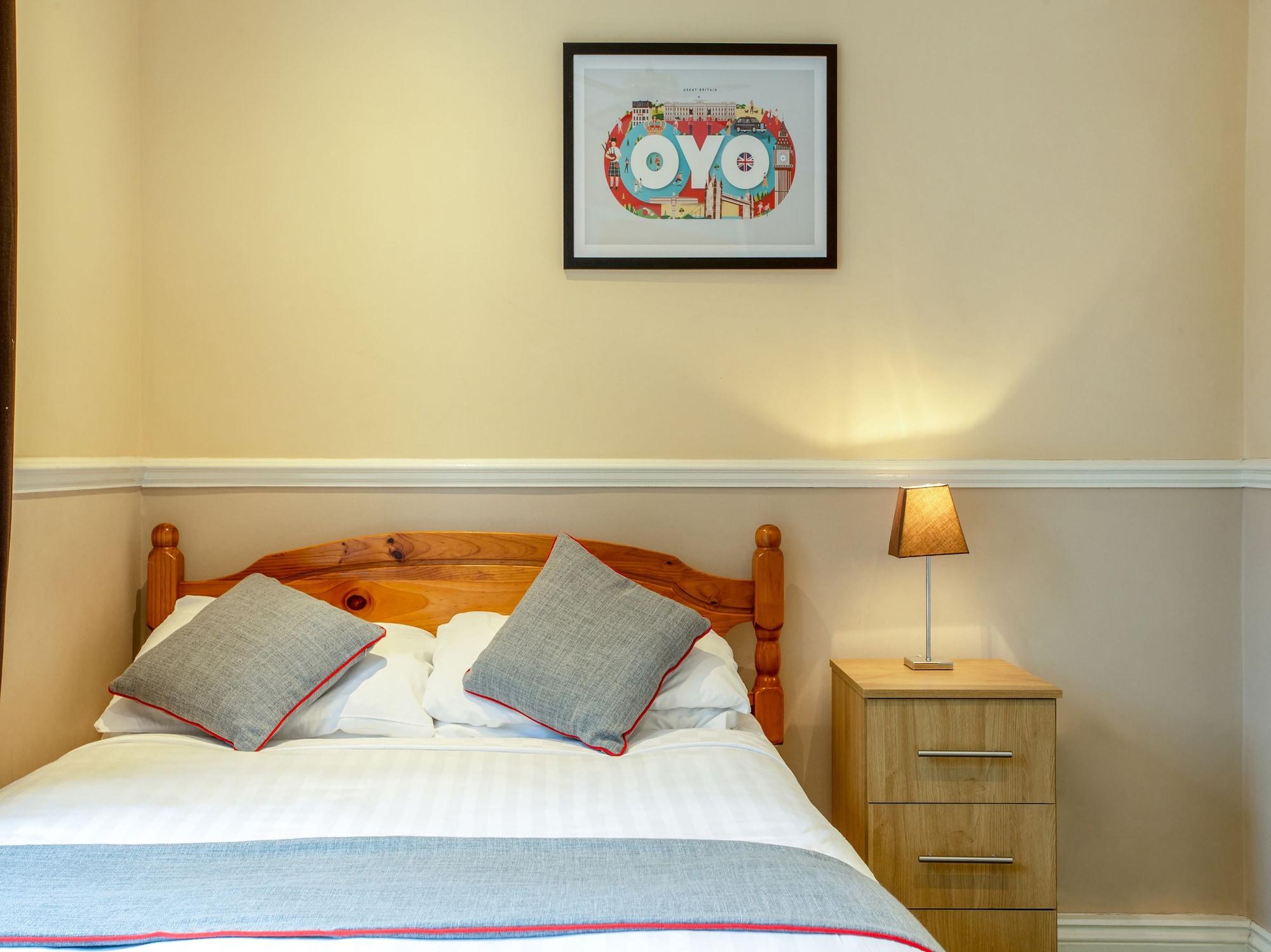 Oyo Flexistay Ambers Gatwick Aparthotel Horley Esterno foto