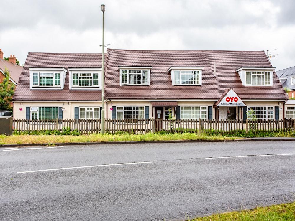Oyo Flexistay Ambers Gatwick Aparthotel Horley Esterno foto