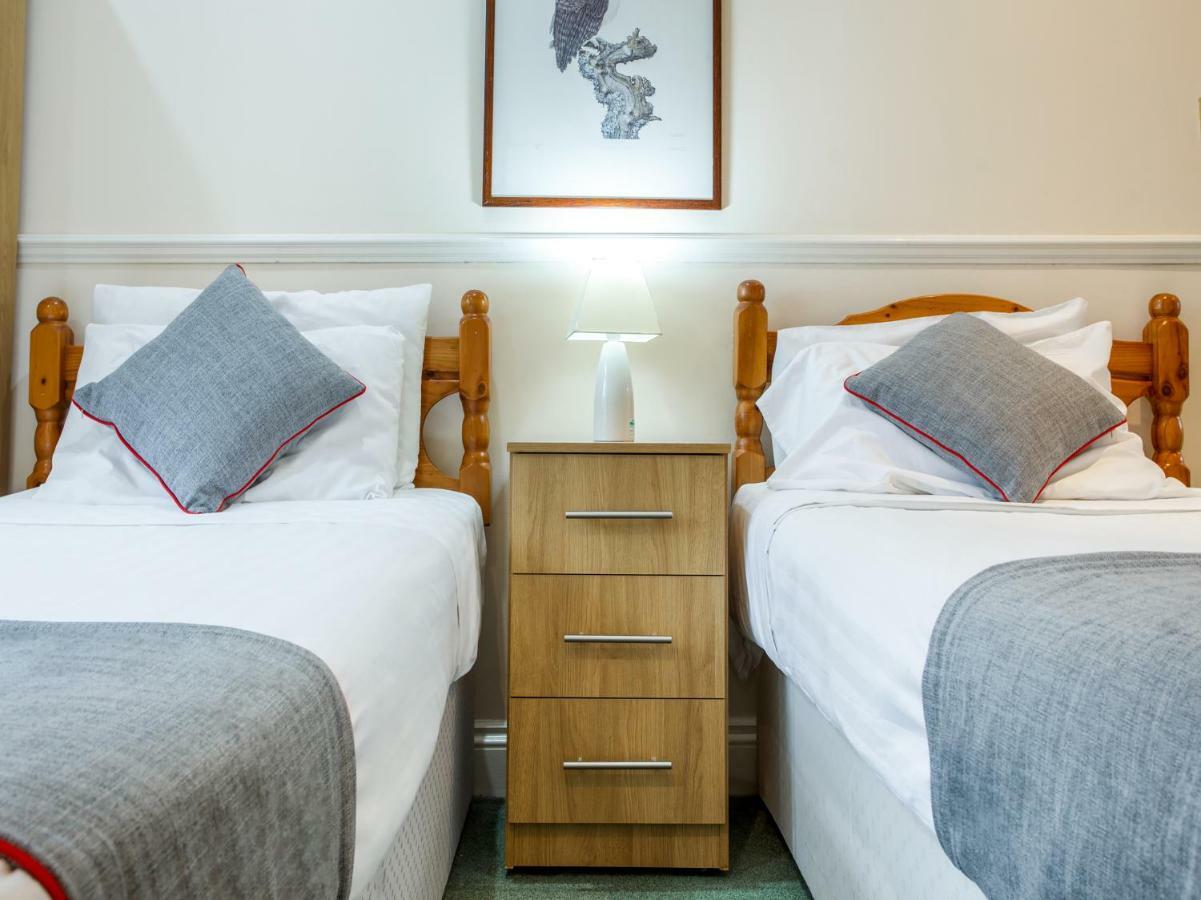 Oyo Flexistay Ambers Gatwick Aparthotel Horley Esterno foto