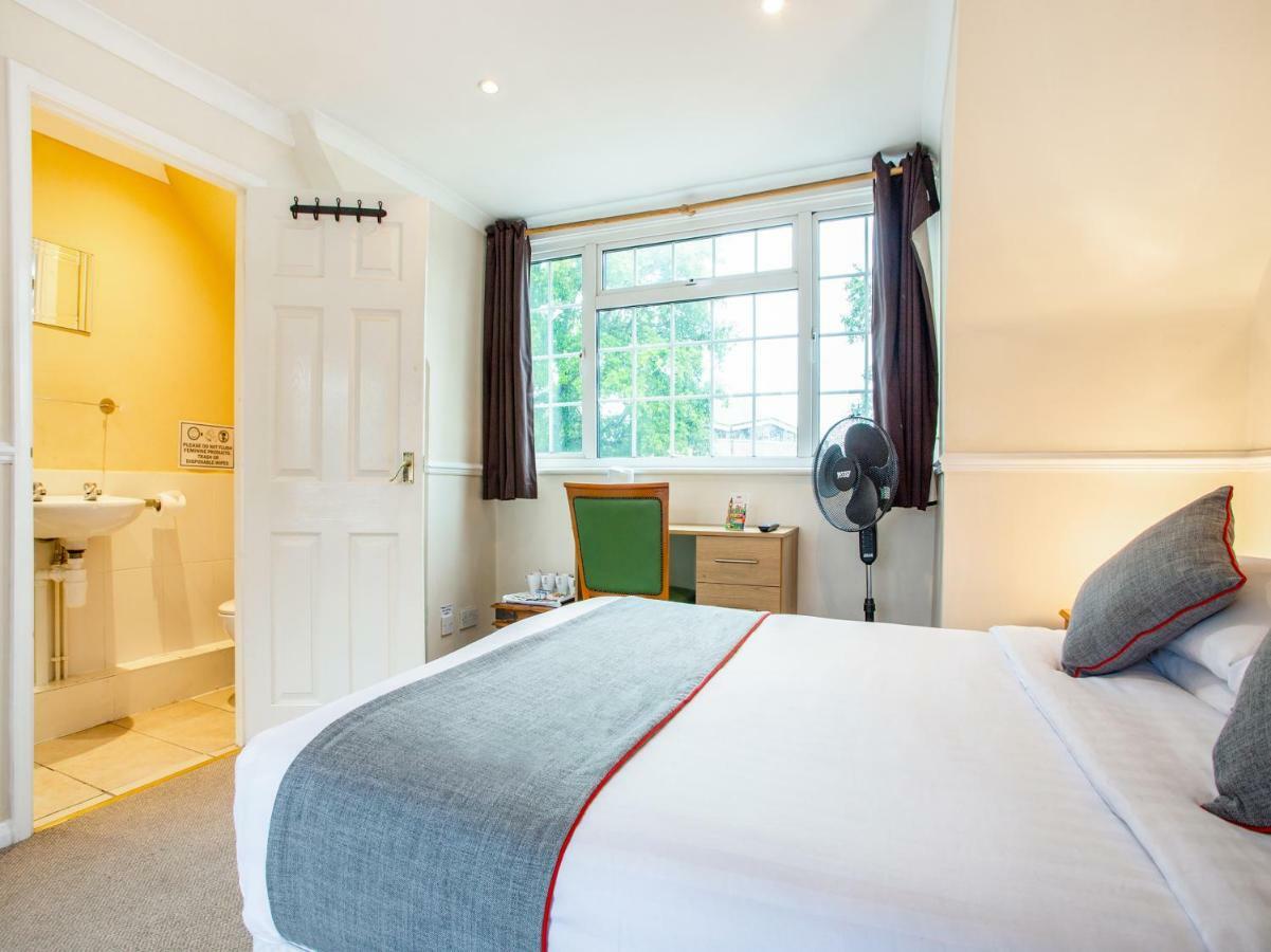 Oyo Flexistay Ambers Gatwick Aparthotel Horley Esterno foto