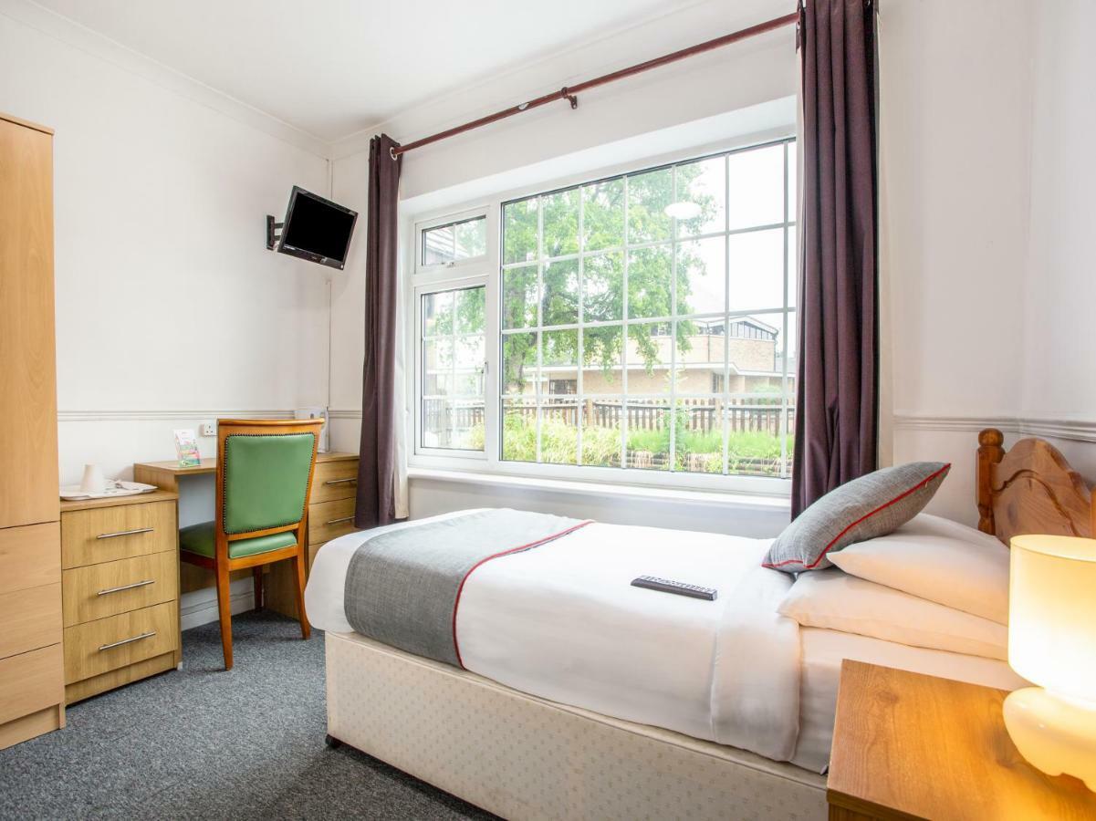 Oyo Flexistay Ambers Gatwick Aparthotel Horley Esterno foto