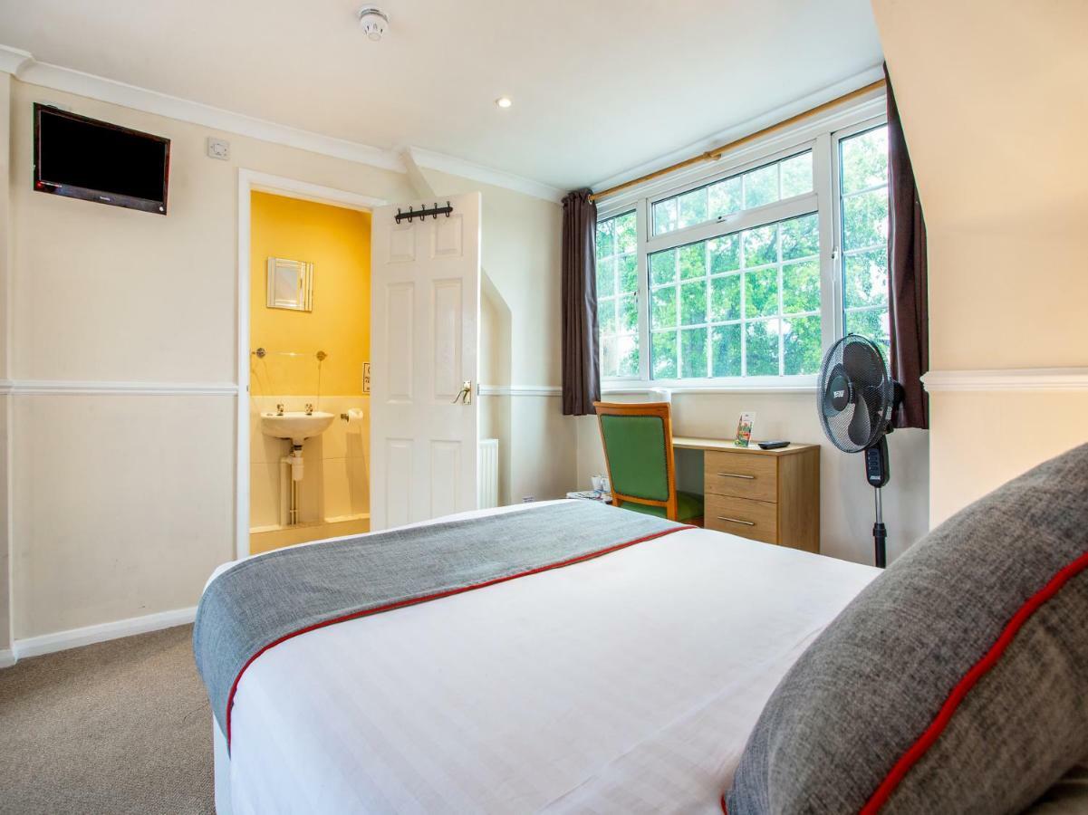Oyo Flexistay Ambers Gatwick Aparthotel Horley Esterno foto