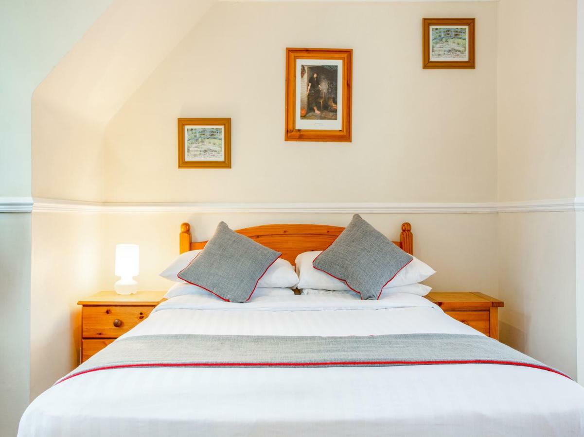 Oyo Flexistay Ambers Gatwick Aparthotel Horley Esterno foto