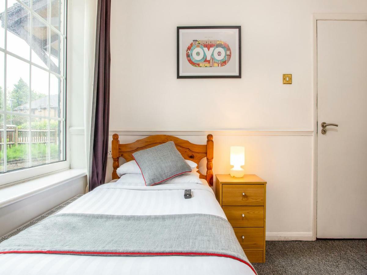 Oyo Flexistay Ambers Gatwick Aparthotel Horley Esterno foto