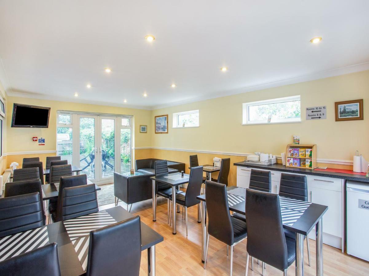 Oyo Flexistay Ambers Gatwick Aparthotel Horley Esterno foto