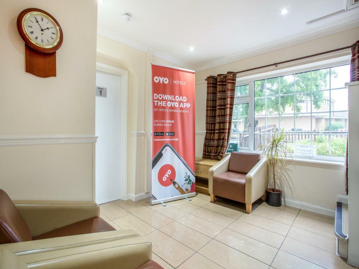 Oyo Flexistay Ambers Gatwick Aparthotel Horley Esterno foto