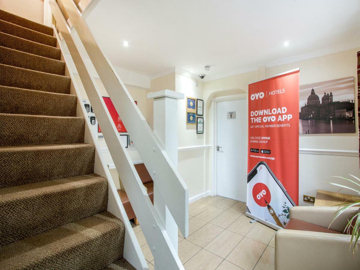 Oyo Flexistay Ambers Gatwick Aparthotel Horley Esterno foto