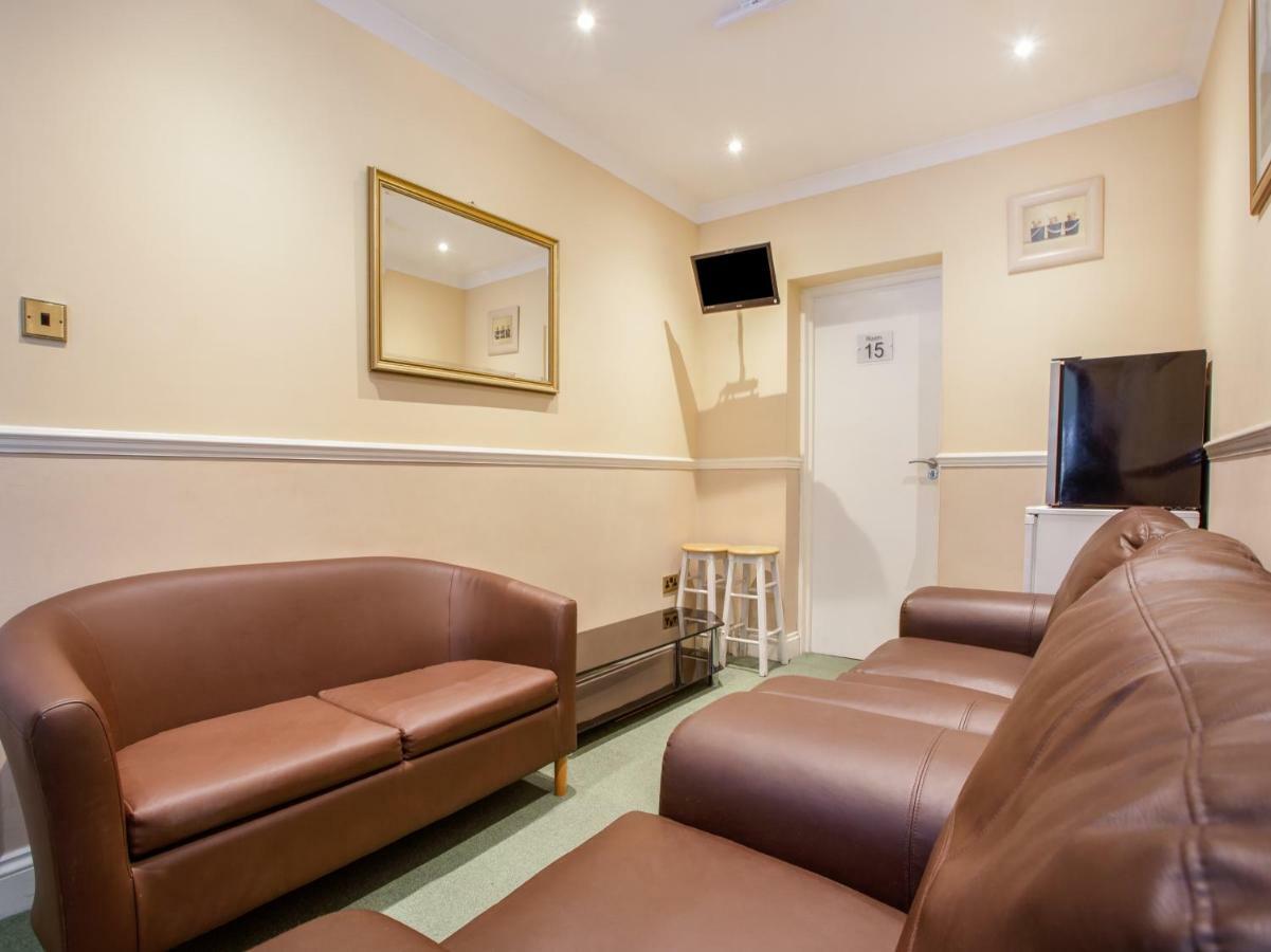 Oyo Flexistay Ambers Gatwick Aparthotel Horley Esterno foto