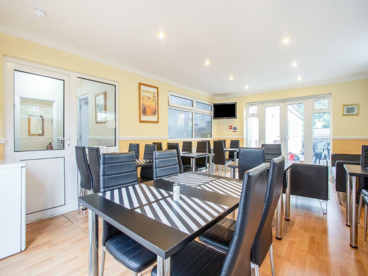 Oyo Flexistay Ambers Gatwick Aparthotel Horley Esterno foto