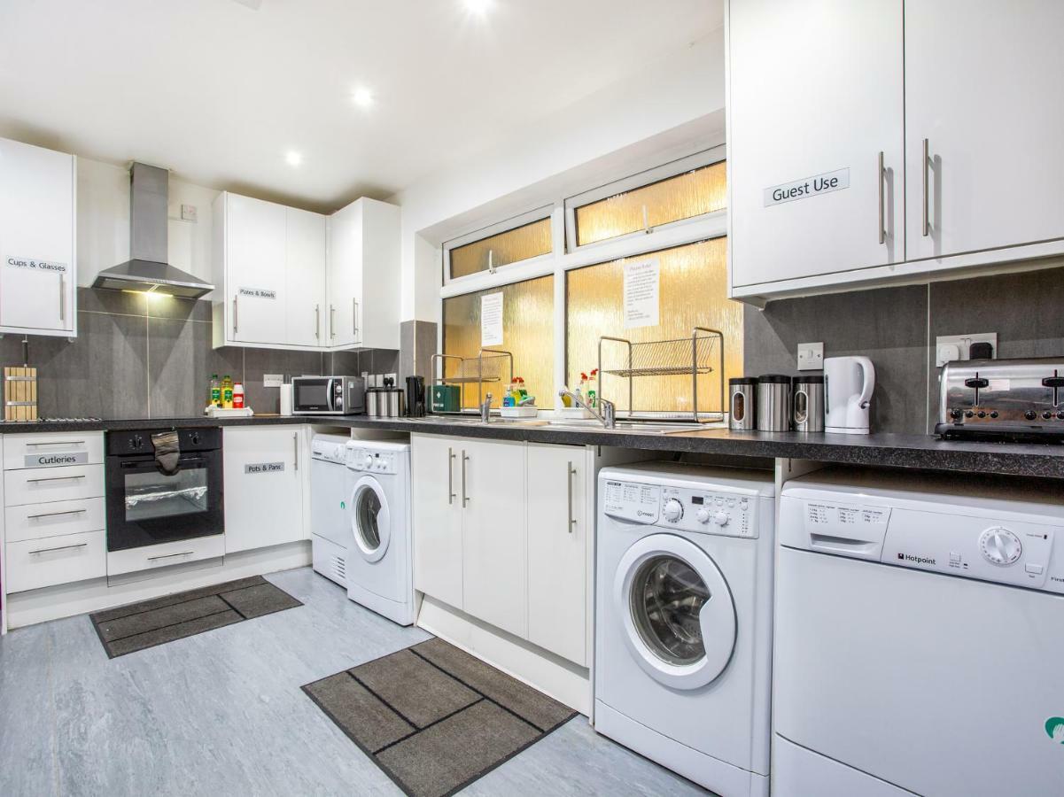 Oyo Flexistay Ambers Gatwick Aparthotel Horley Esterno foto