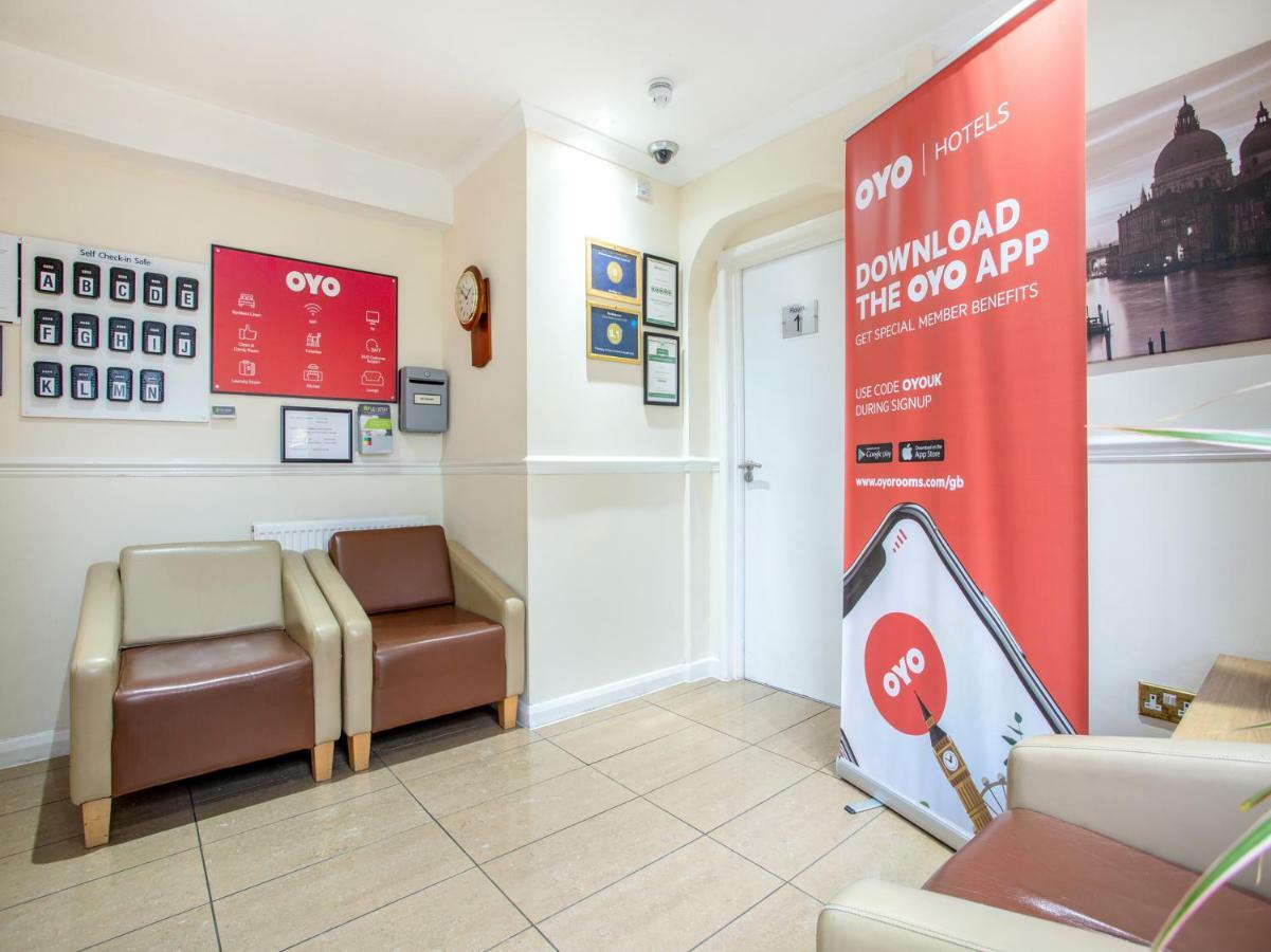 Oyo Flexistay Ambers Gatwick Aparthotel Horley Esterno foto