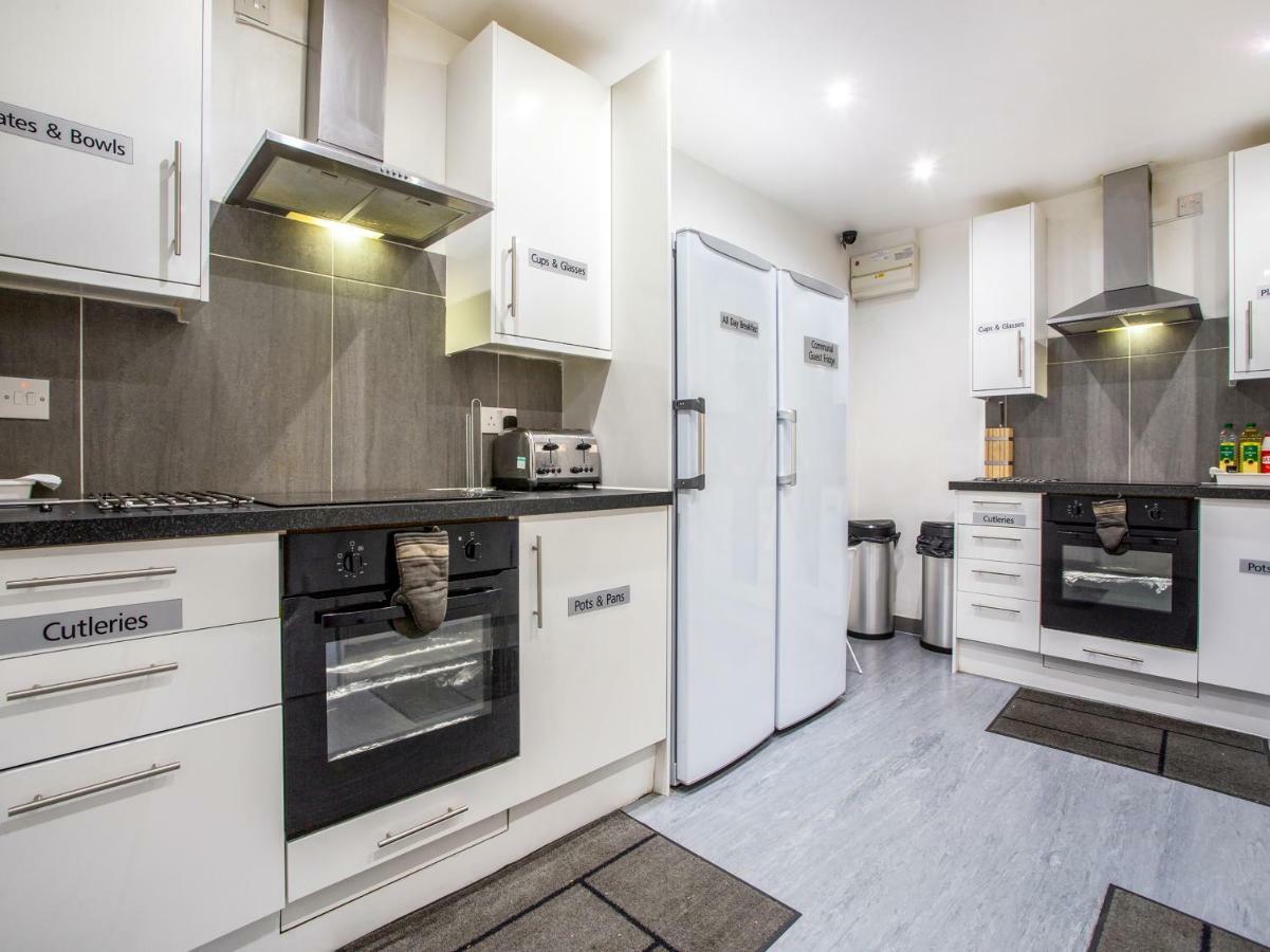 Oyo Flexistay Ambers Gatwick Aparthotel Horley Esterno foto