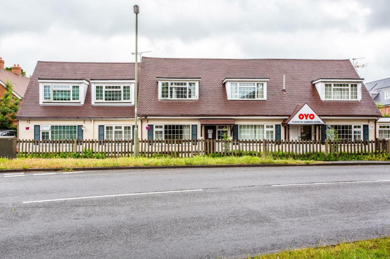 Oyo Flexistay Ambers Gatwick Aparthotel Horley Esterno foto