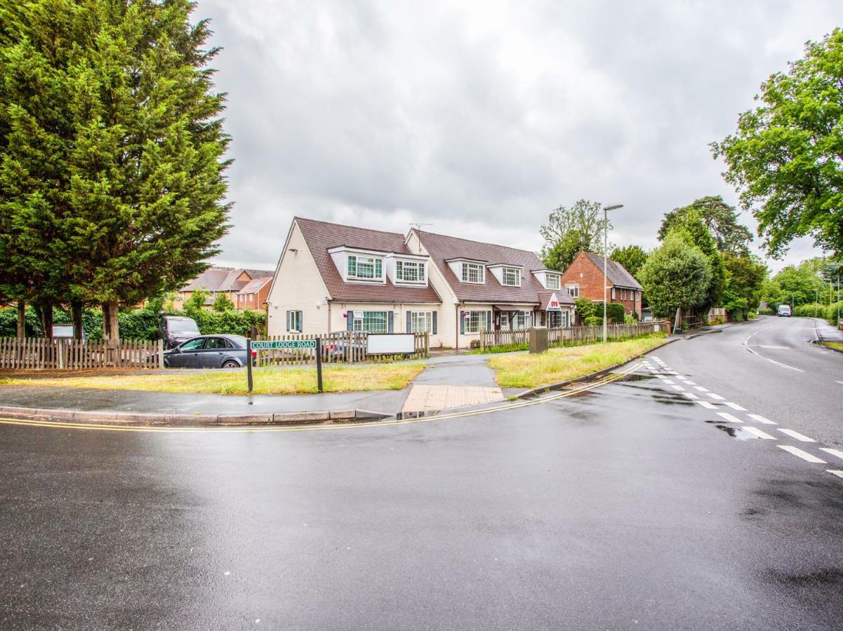 Oyo Flexistay Ambers Gatwick Aparthotel Horley Esterno foto
