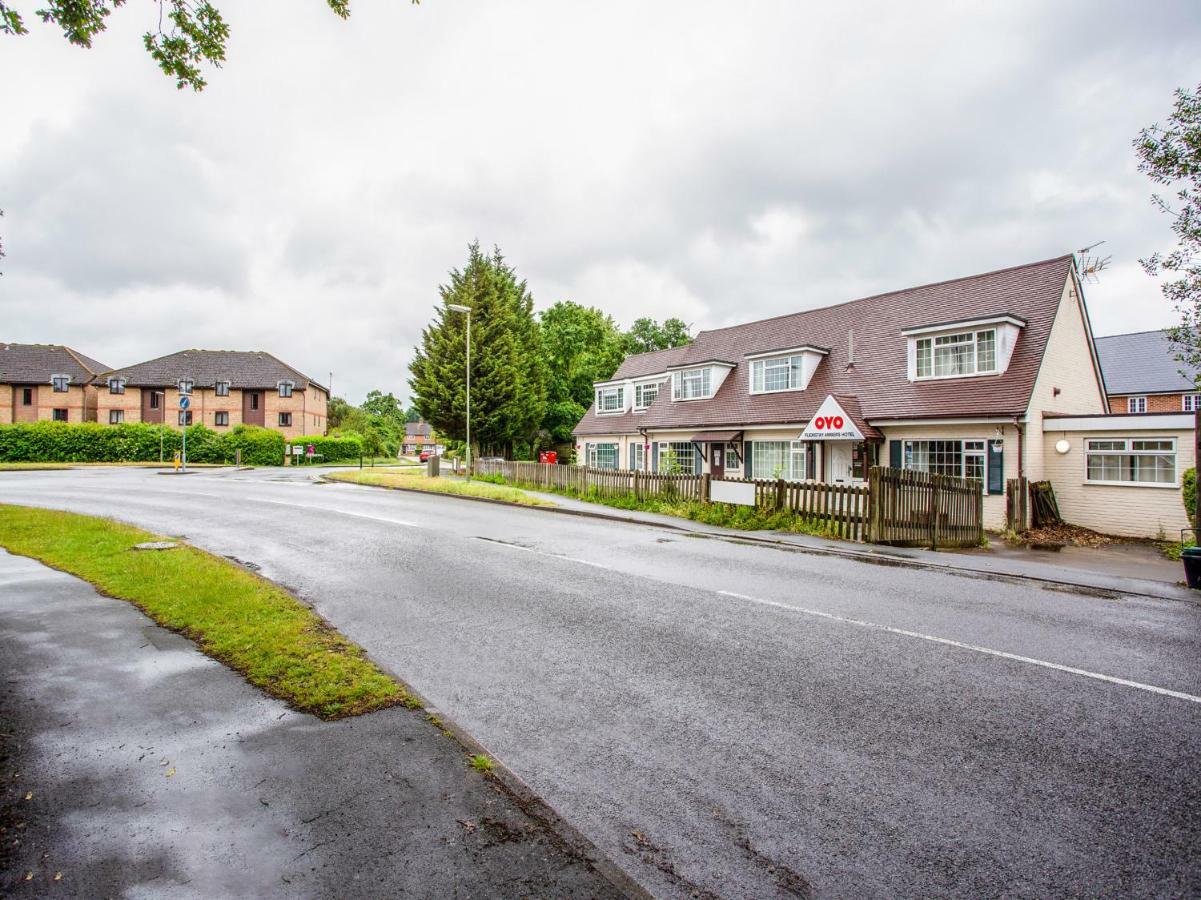 Oyo Flexistay Ambers Gatwick Aparthotel Horley Esterno foto