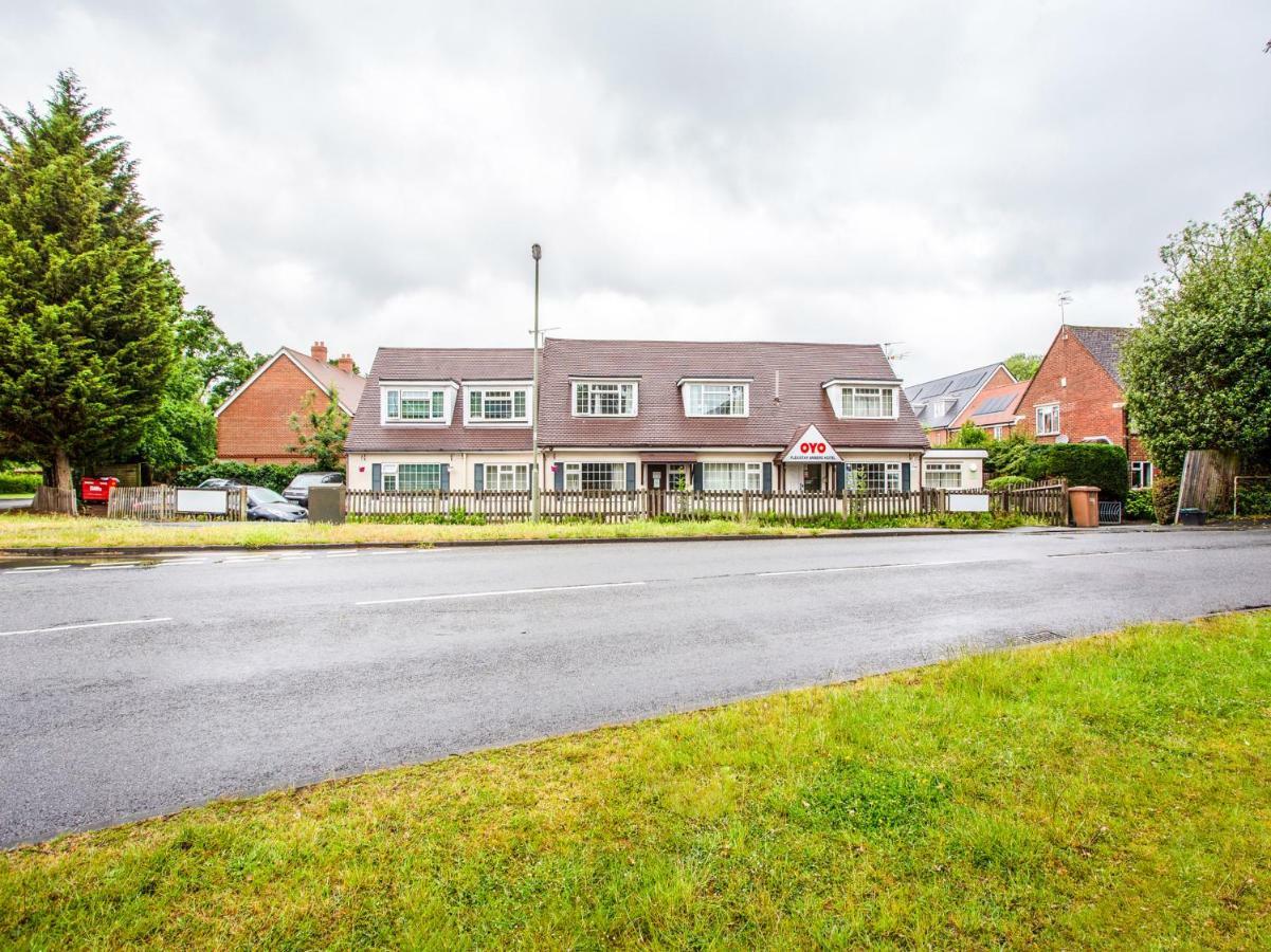 Oyo Flexistay Ambers Gatwick Aparthotel Horley Esterno foto