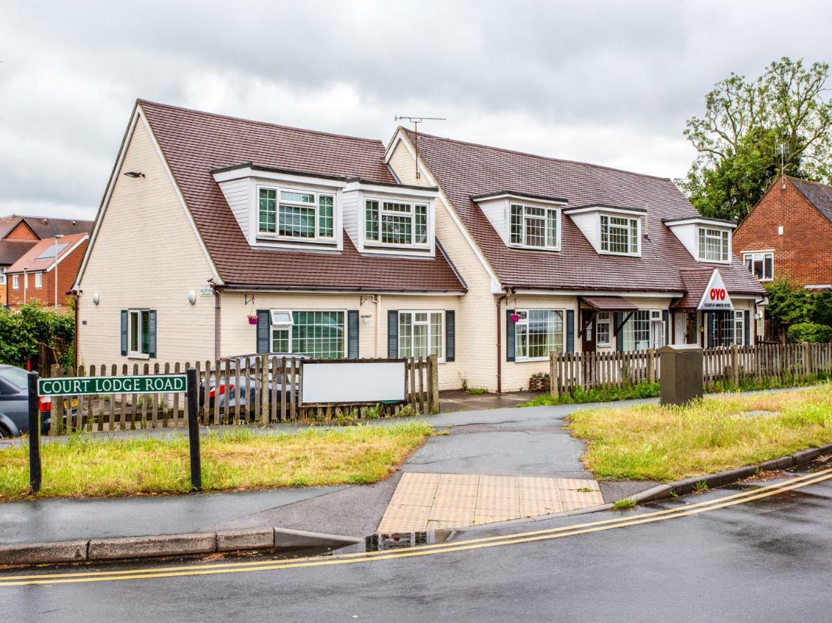 Oyo Flexistay Ambers Gatwick Aparthotel Horley Esterno foto