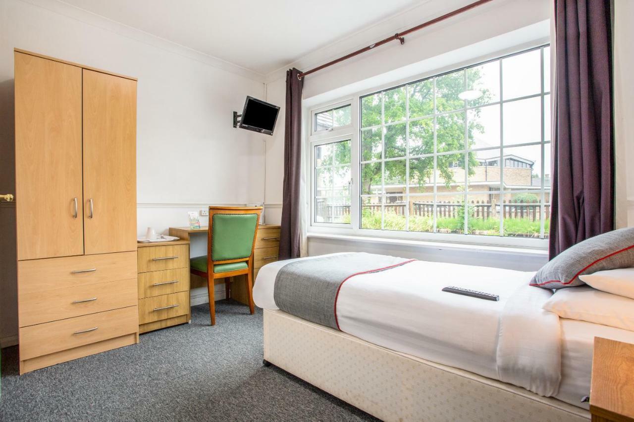 Oyo Flexistay Ambers Gatwick Aparthotel Horley Esterno foto