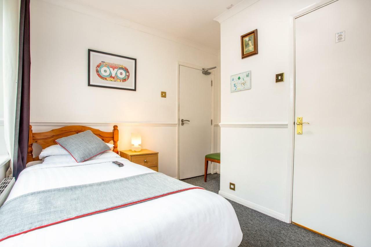 Oyo Flexistay Ambers Gatwick Aparthotel Horley Esterno foto