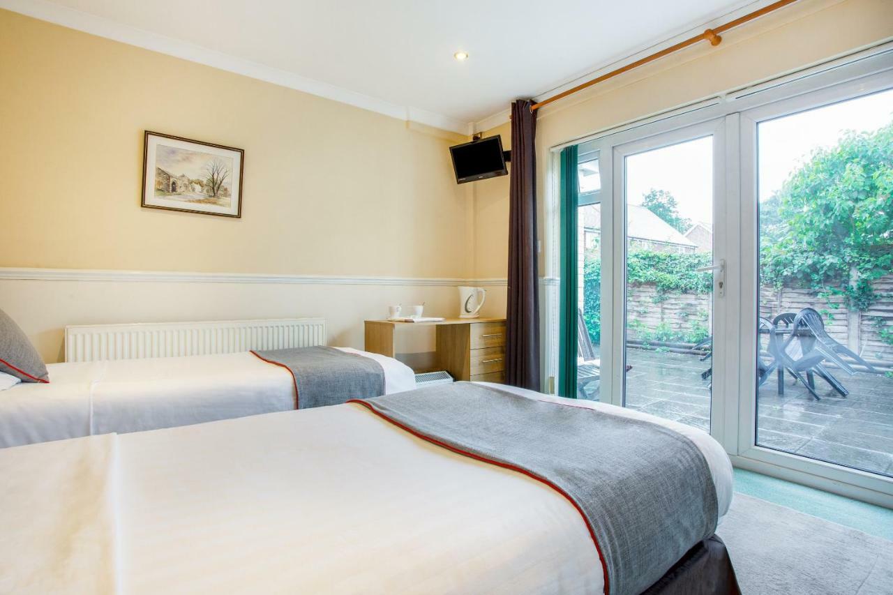 Oyo Flexistay Ambers Gatwick Aparthotel Horley Esterno foto
