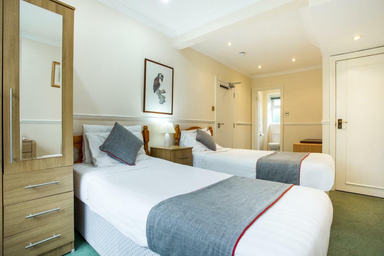 Oyo Flexistay Ambers Gatwick Aparthotel Horley Esterno foto