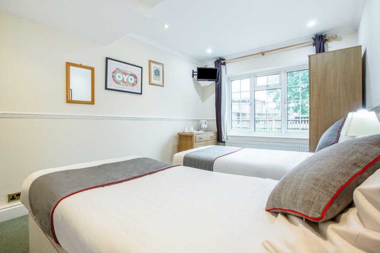 Oyo Flexistay Ambers Gatwick Aparthotel Horley Esterno foto