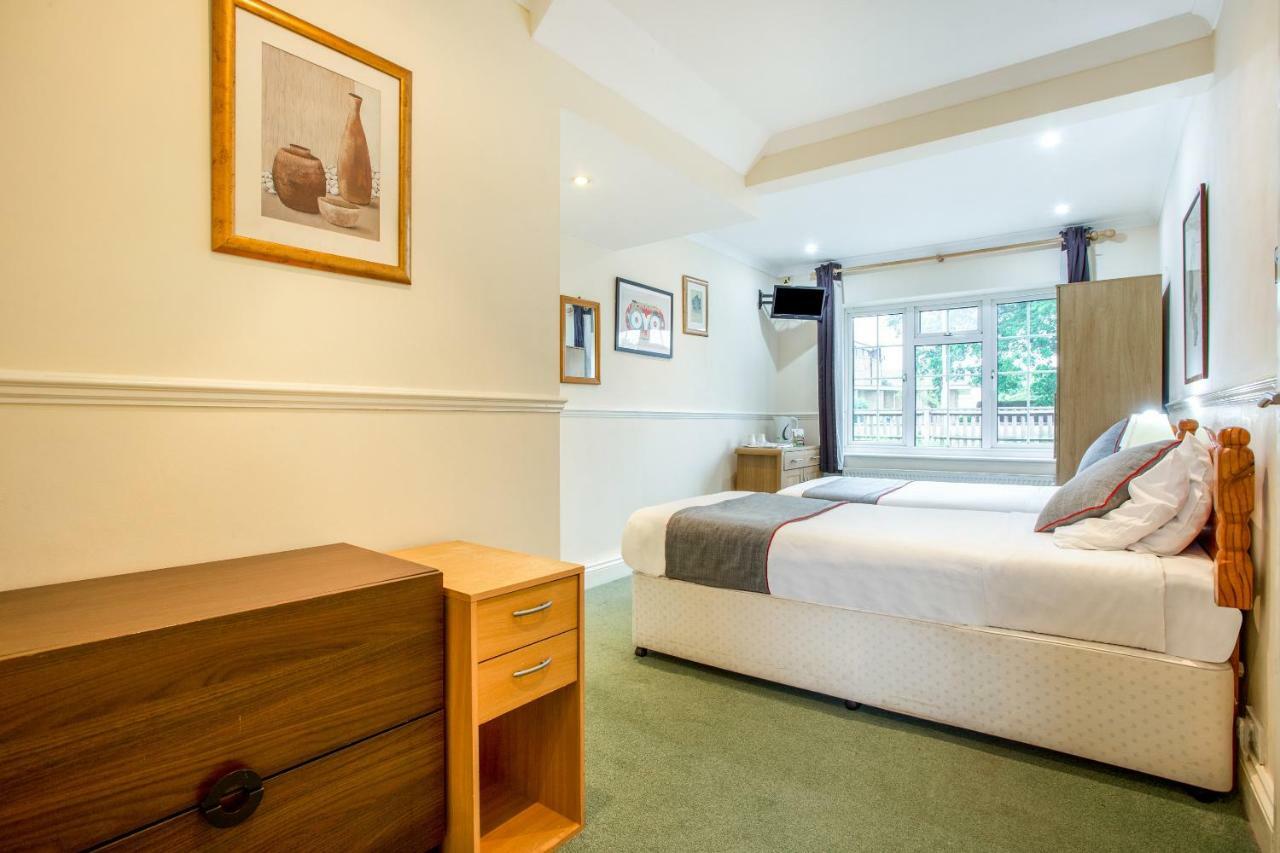 Oyo Flexistay Ambers Gatwick Aparthotel Horley Esterno foto