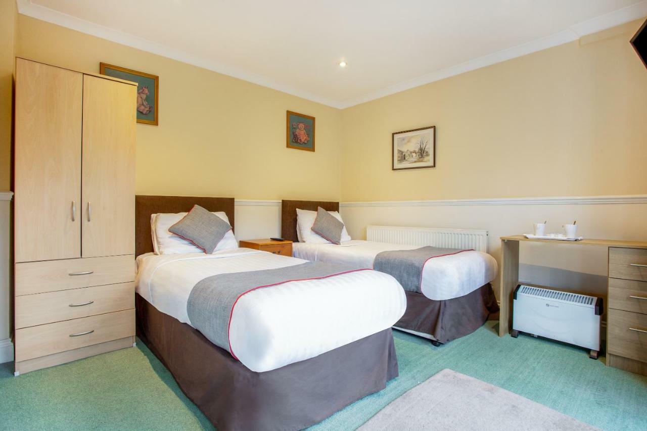 Oyo Flexistay Ambers Gatwick Aparthotel Horley Esterno foto
