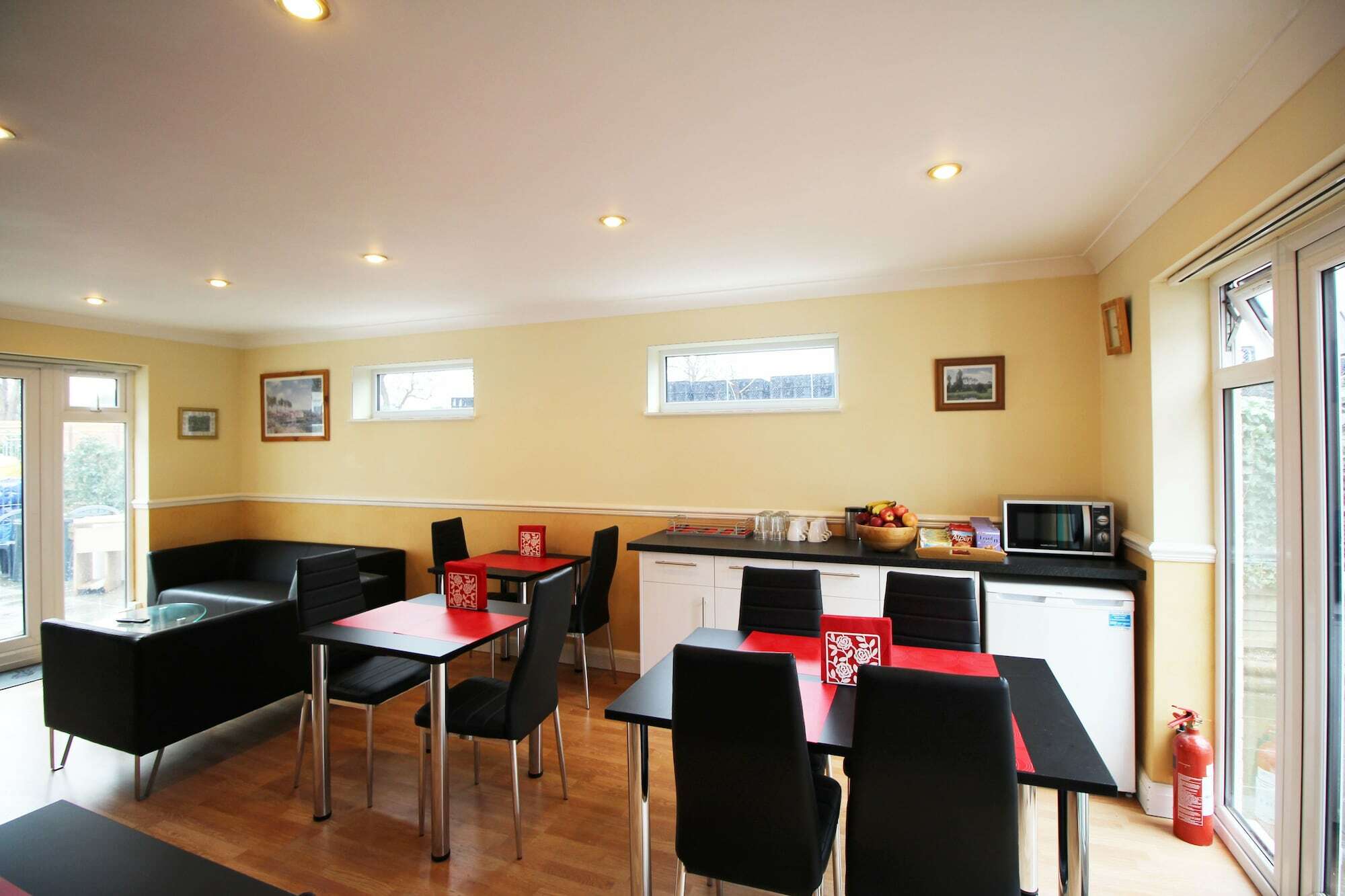 Oyo Flexistay Ambers Gatwick Aparthotel Horley Esterno foto