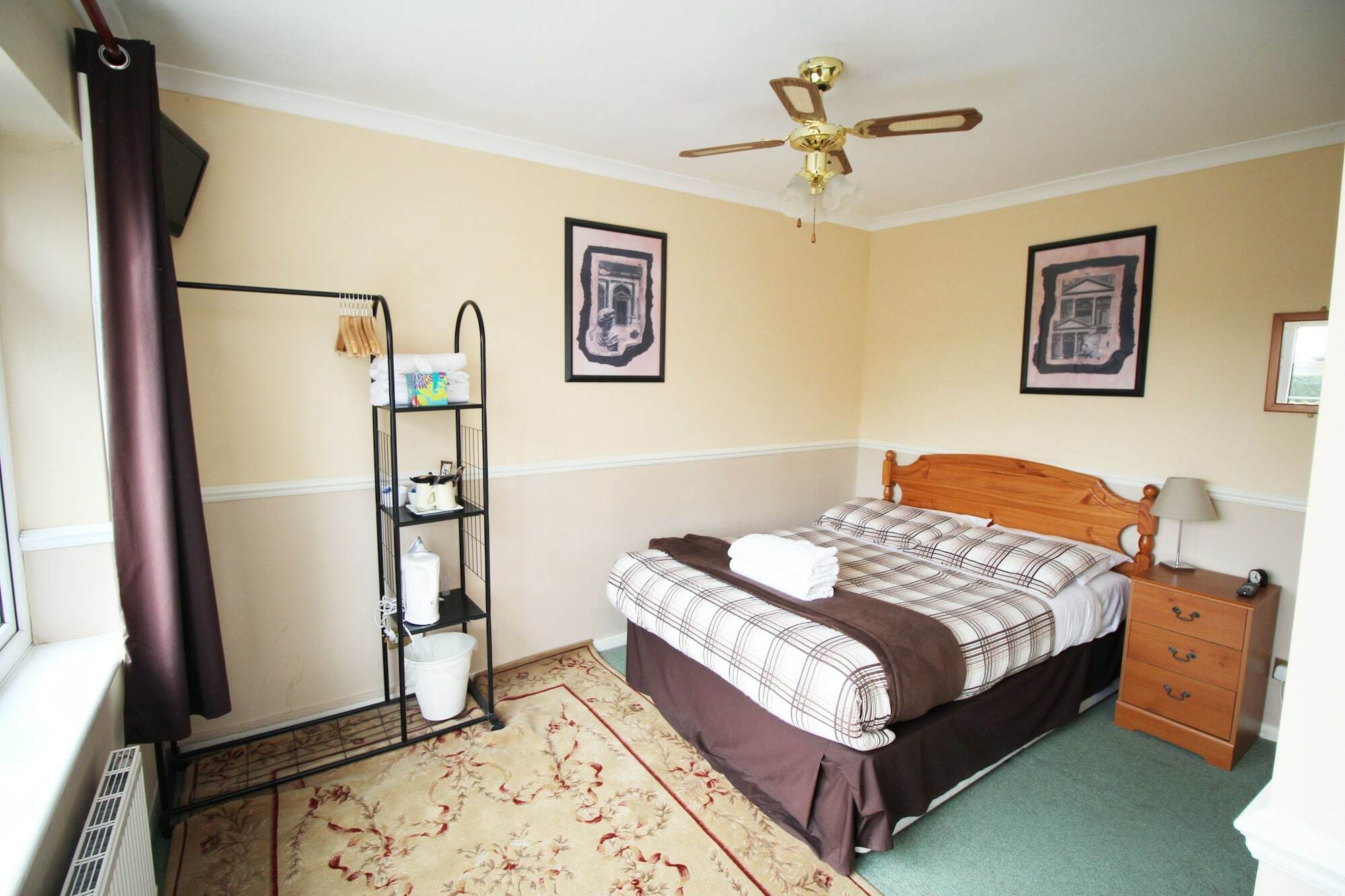 Oyo Flexistay Ambers Gatwick Aparthotel Horley Esterno foto