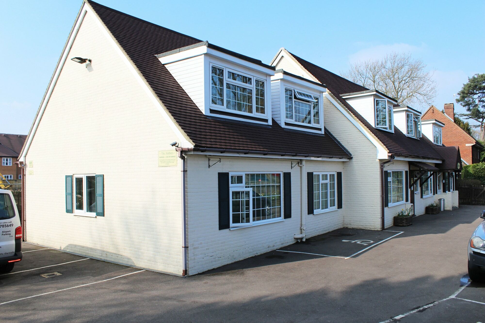Oyo Flexistay Ambers Gatwick Aparthotel Horley Esterno foto