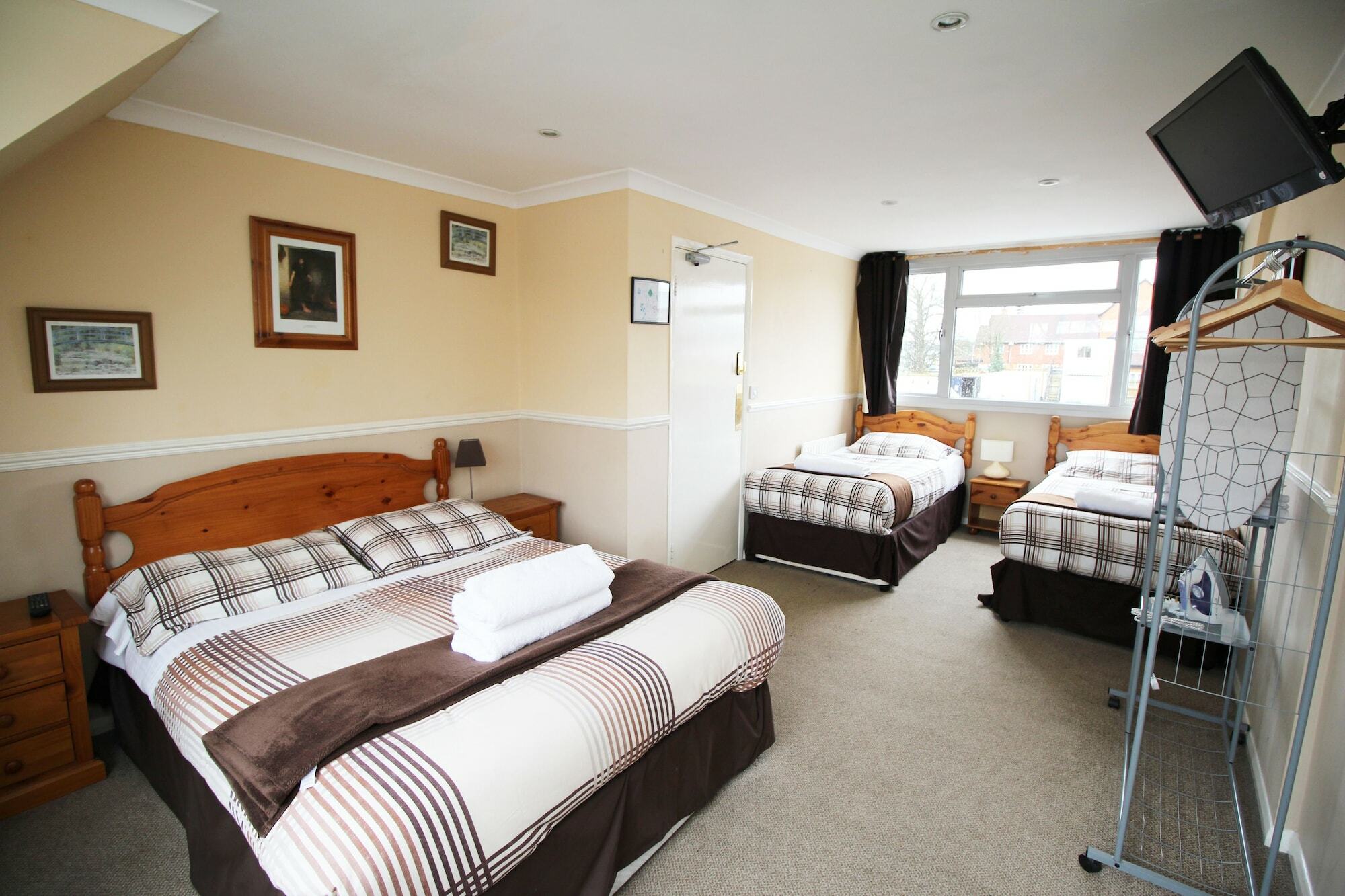 Oyo Flexistay Ambers Gatwick Aparthotel Horley Esterno foto